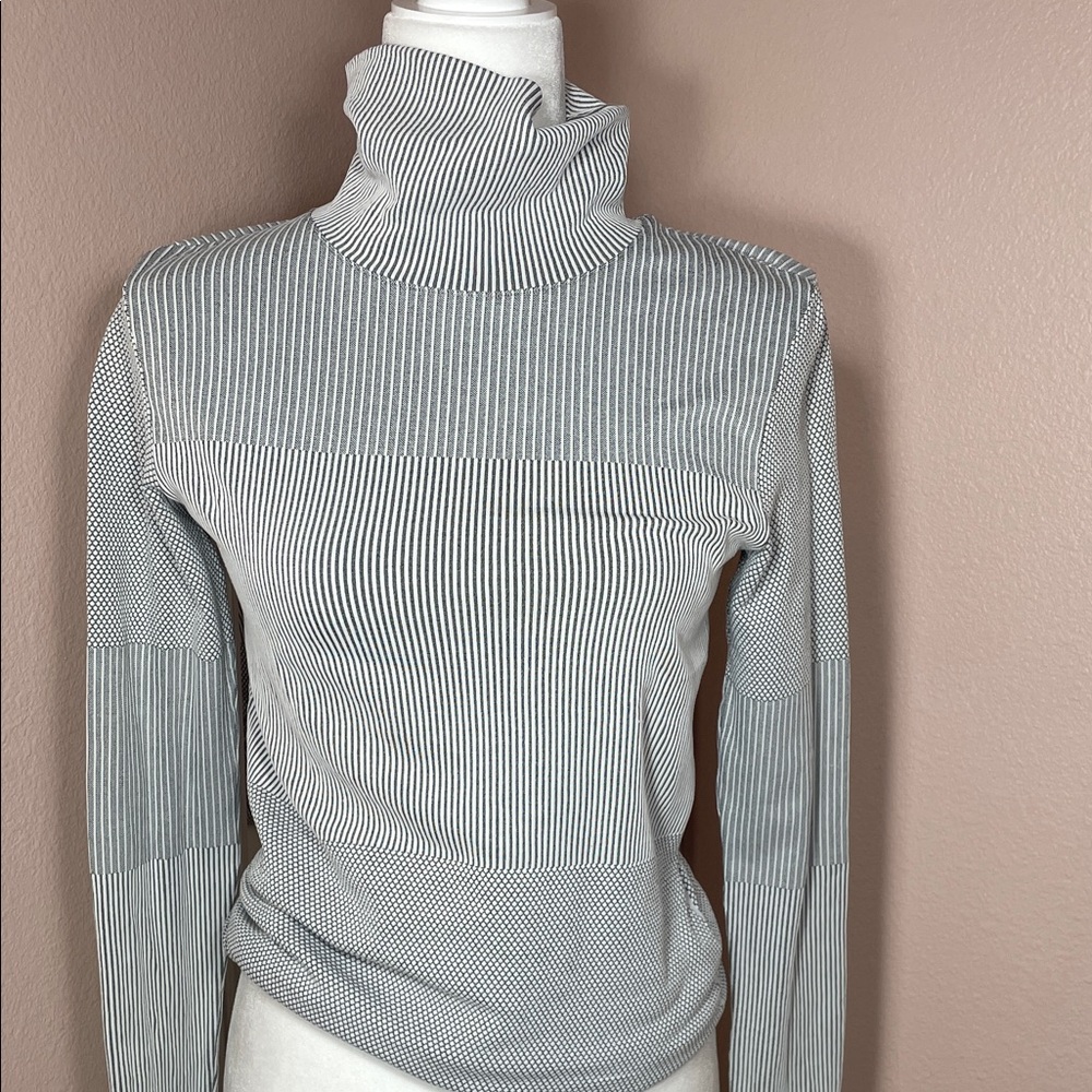 Athleta Gray Stripe Turtleneck Long Sleeve Athletic Top Thumbholes S